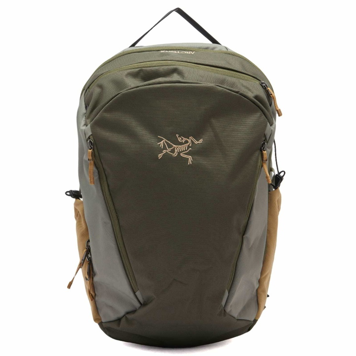 Photo: Arc'teryx Men's Arcteryx Mantis 26 Backpack in Tatsu/Forage 