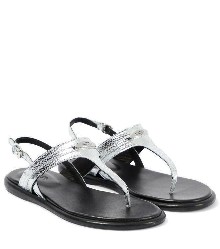 Photo: Isabel Marant Nya metallic leather thong sandals