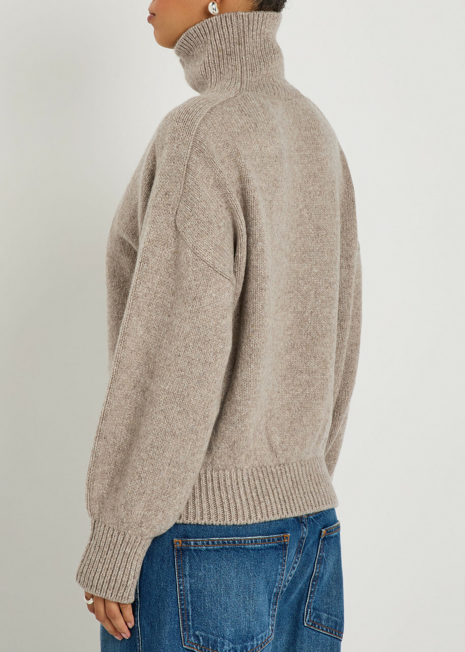 Khaite Willem Ribbed Cashmere Jumper Beige