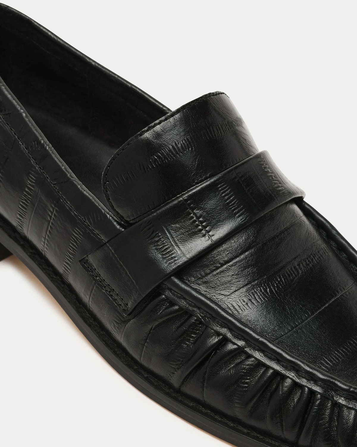 Steve Madden Ronie Flats in Black Exotic