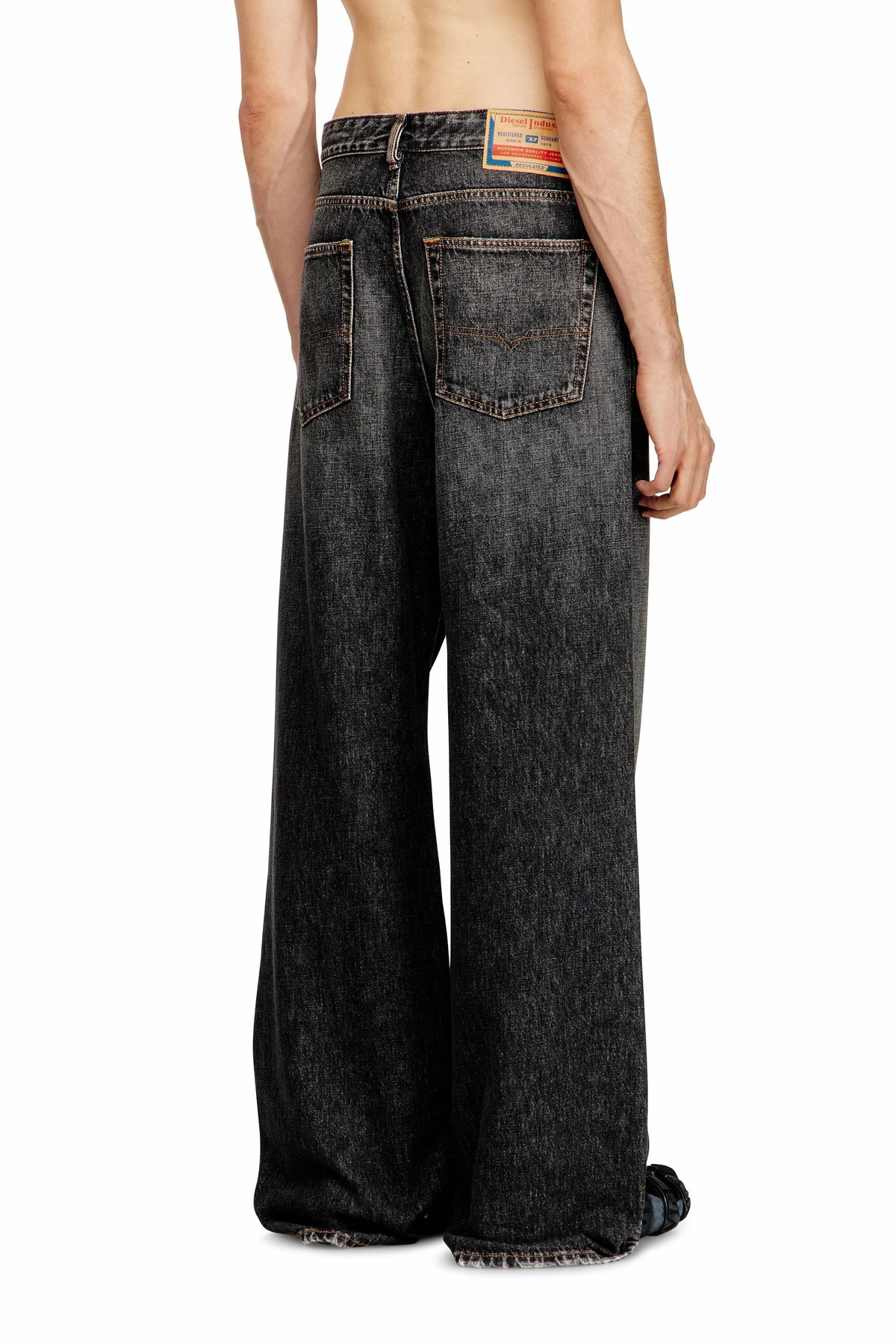 Diesel Relaxed Jeans - D-Rise - Jeans Mens in Black Diesel