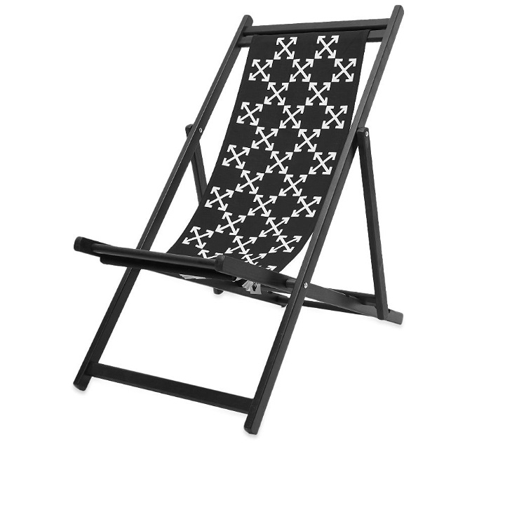 Photo: Off-White Arrows Deck Chair