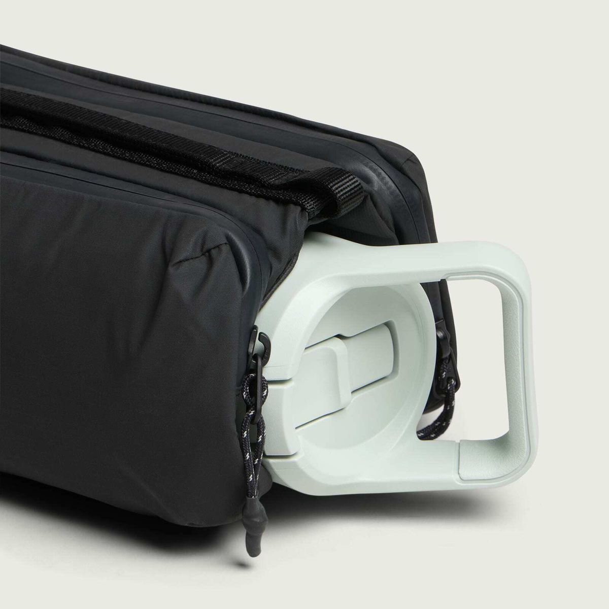 Topologie Bottle Sacoche Bag - Medium in Black