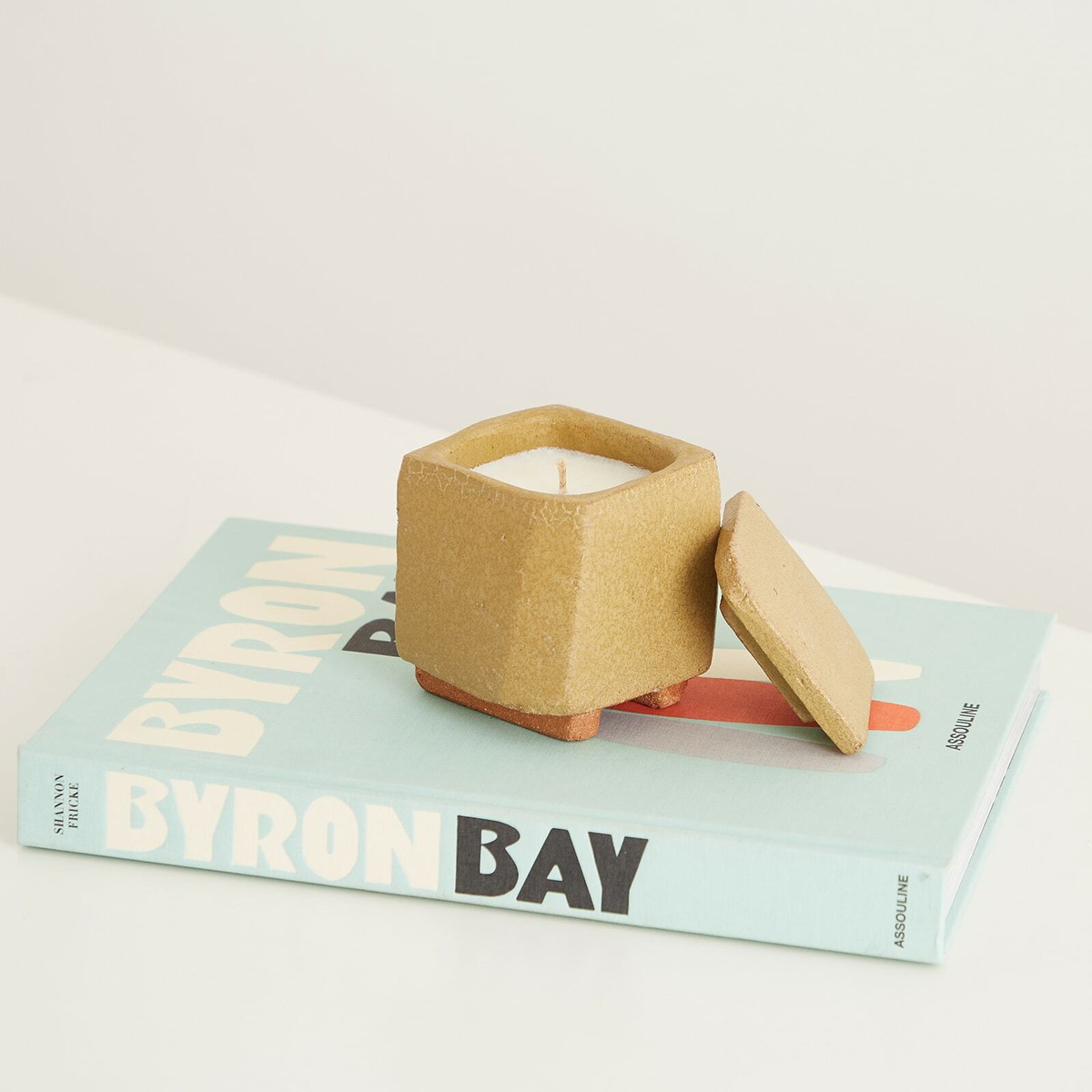 ferm LIVING Kurinu Scented Candle in Honey 