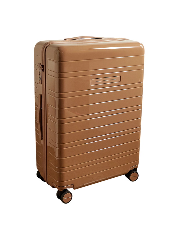 Photo: Horizn Studios - H7 Essential Hardshell Check-In Suitcase