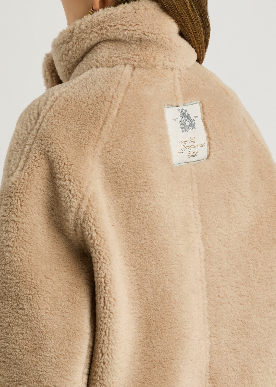 【関税&送料込】JACQUEMUS Coats Beige Jacquemus Le Blouson Fernando Faux fur Coat Beige Jacquemus
