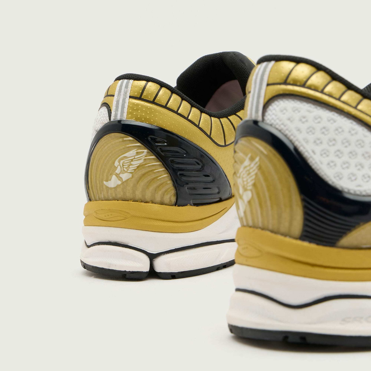 Saucony Men's Progrid Paramount Sneaker in White/Gold