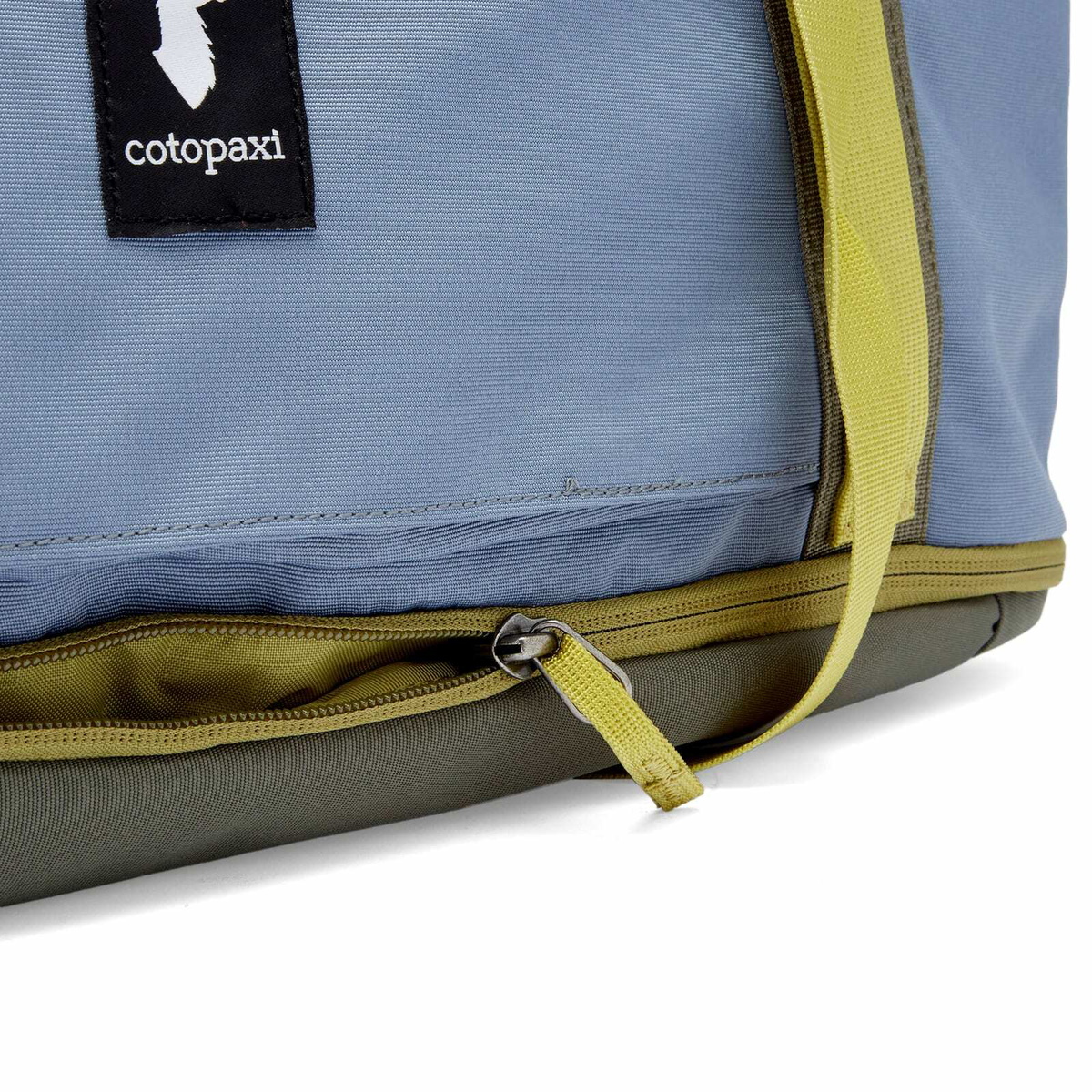 Cotopaxi Men's Viaje 35L Weekender Tote in Tempest/Fatigue 