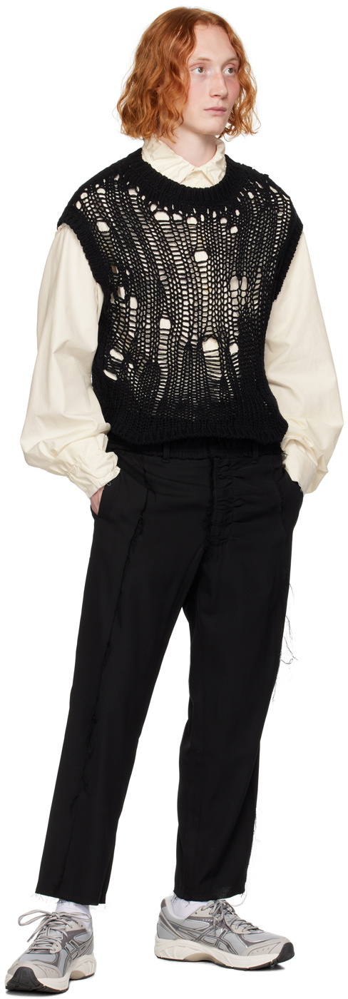 AIREI Black Crewneck Vest