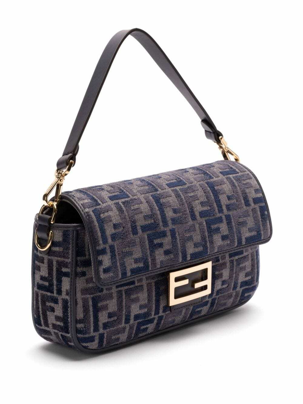【FENDI】BAGUETTE SHOULDER BAG Fendi Baguette Medium Leather Chain Shoulder Bag