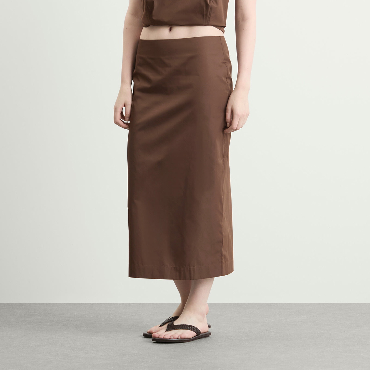 ST. Agni Women's Paper Taffeta Column Skirt in Mocha