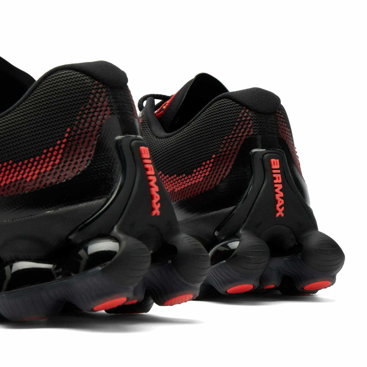 Nike Men's Air Liquid Max Df Sneaker in Black/Metallic Gold/Team Red