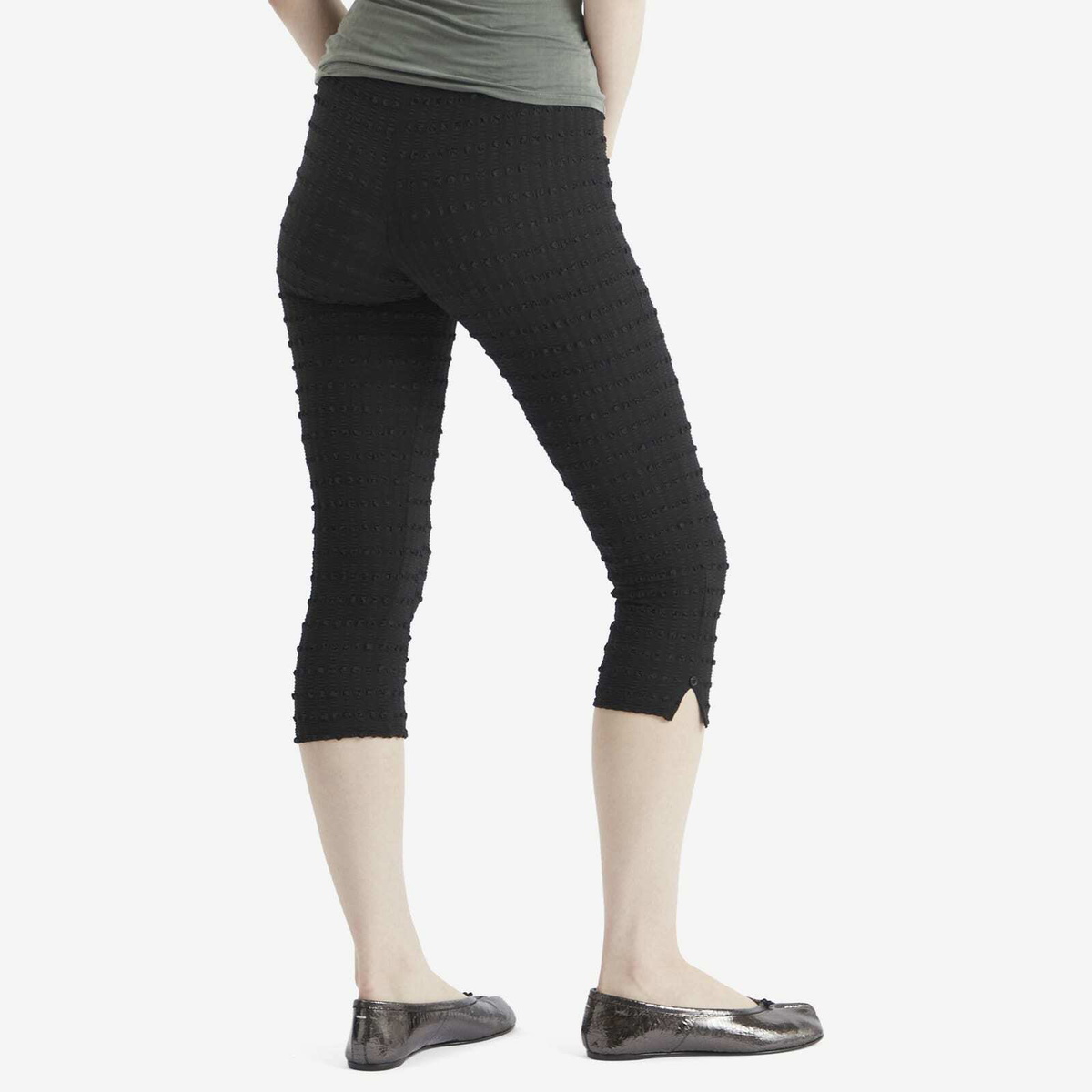 Peachy Den Women's Cindy Capris in Black