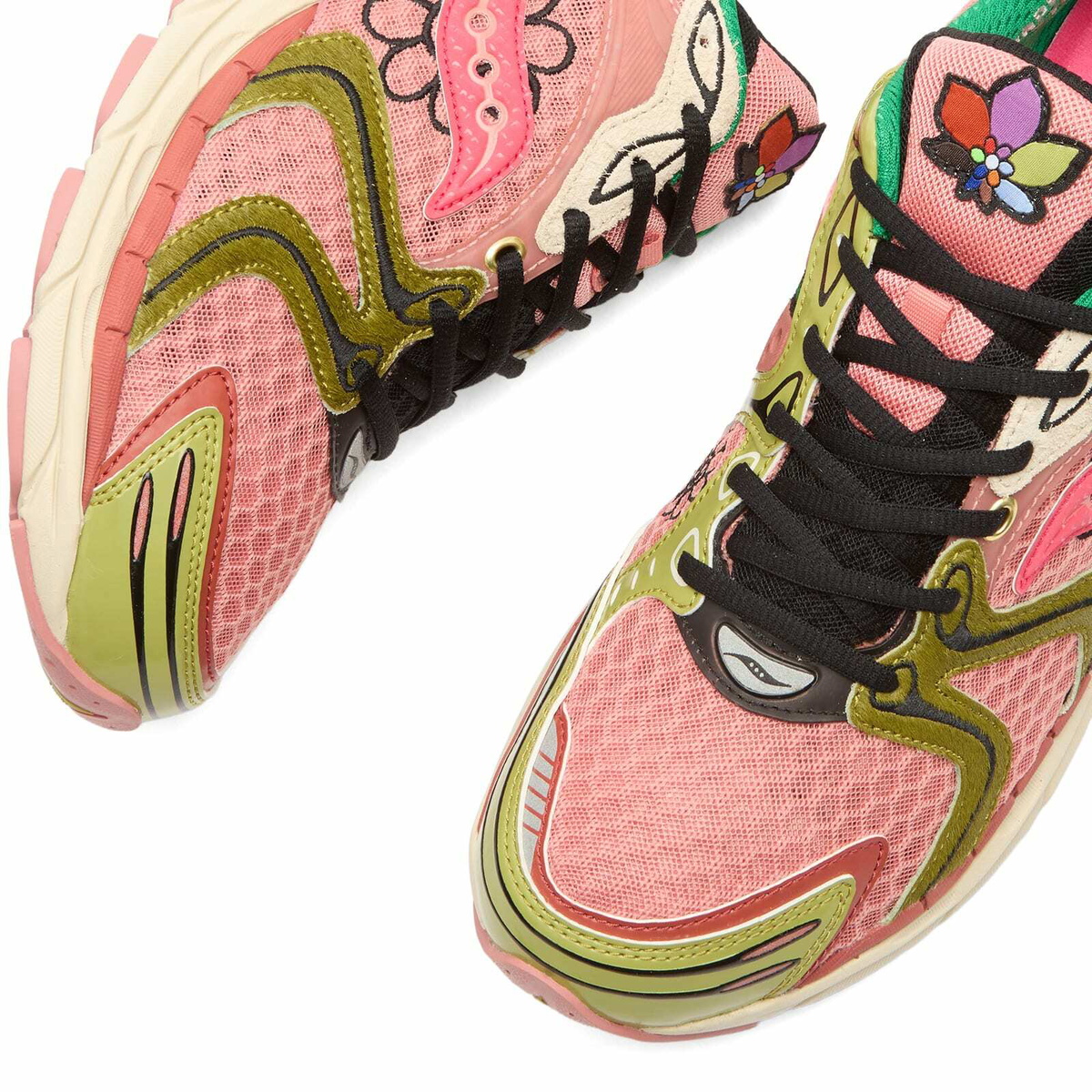 Saucony x Jae Tips Triumph 4 Sneaker in Pink