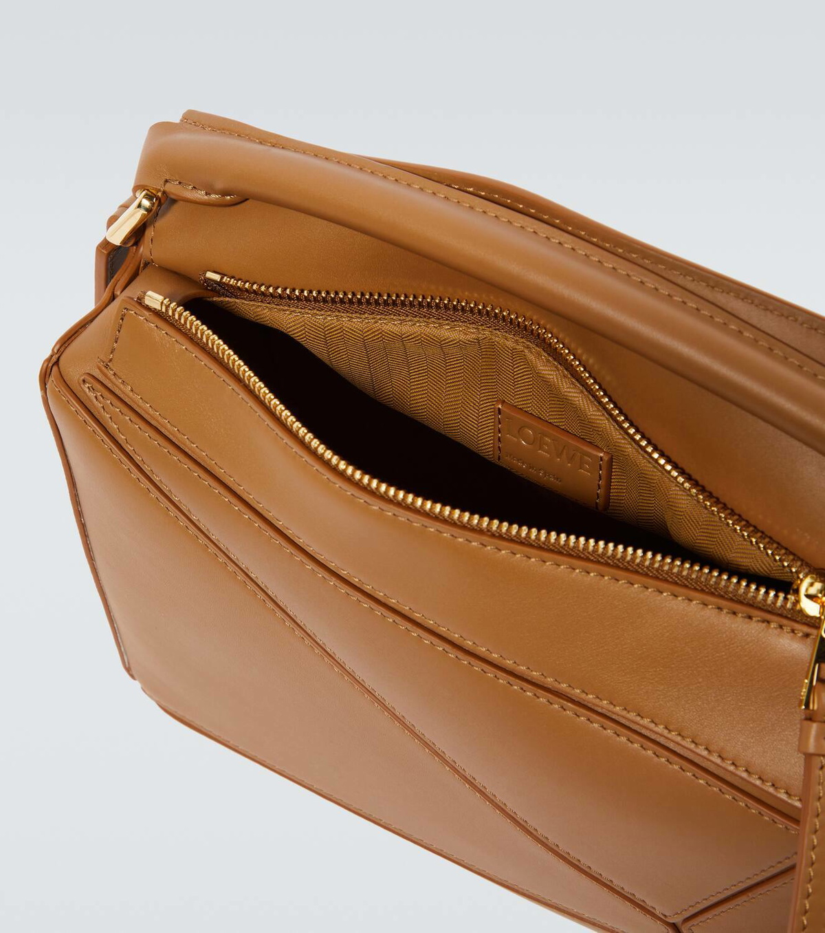 関税送料込国内発送★LOEWE Puzzle small leather bag LOEWE Small Puzzle Leather Bag | Brown | FARFETCH