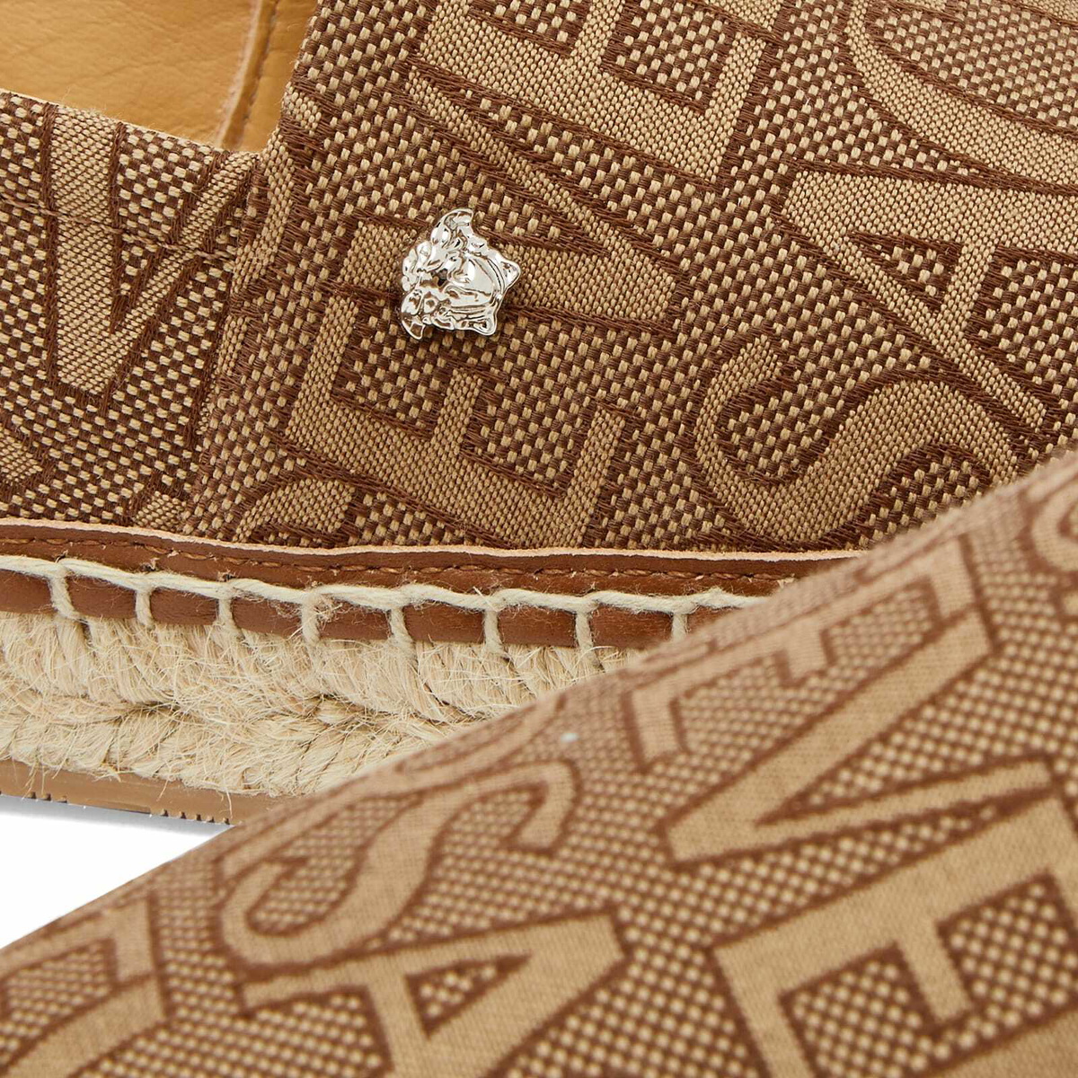 フラットシューズ VERSACE Woman Espadrilles Beige 10178521A13293 1K880 Versace Women's All Over Logo Espadrilles in Beige Versace