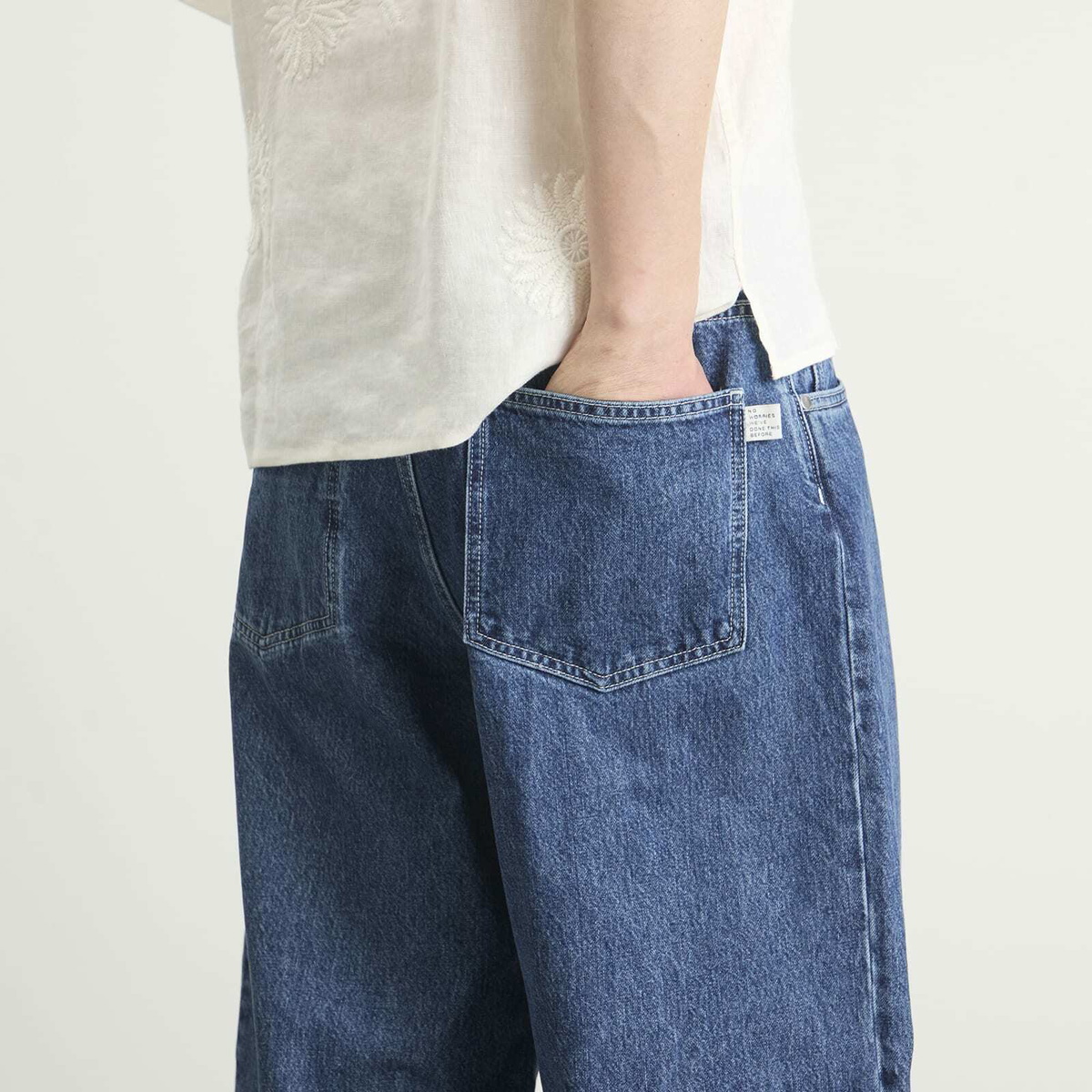 A Kind of Guise Men's Duma Pleated Denim Jeans in Worn Denim