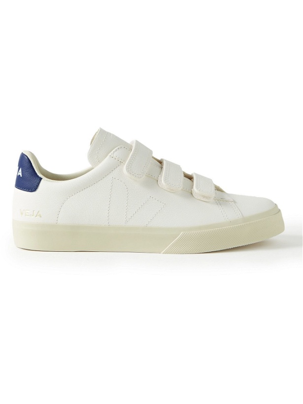 Photo: VEJA - Recife Leather Sneakers - White