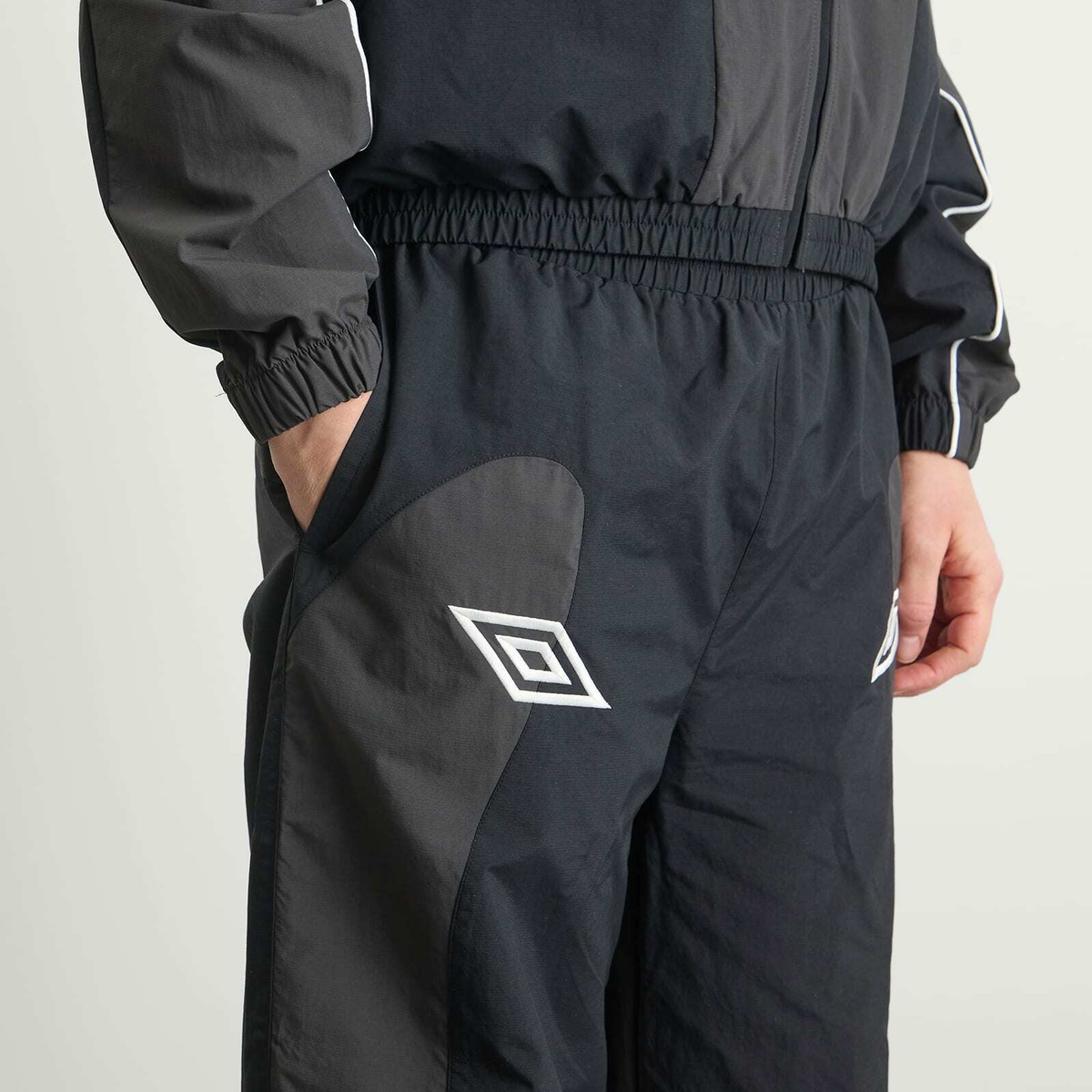 Umbro by Slam Jam Men's Guarding Tracksuit Pant in Black/Charcoal