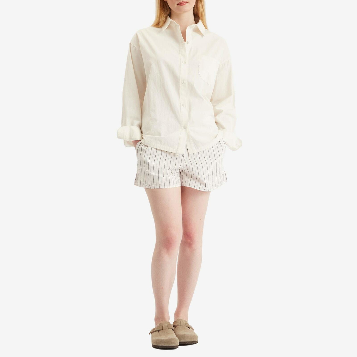 AMI Paris Women's Elasticated Shorts in Off White/Blue