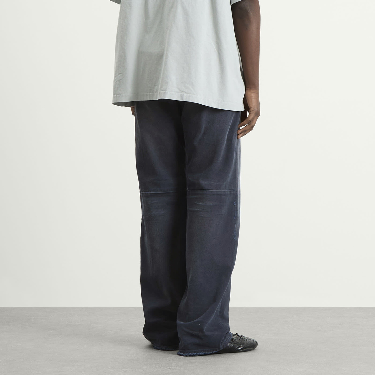 Balenciaga Men display picture 1
