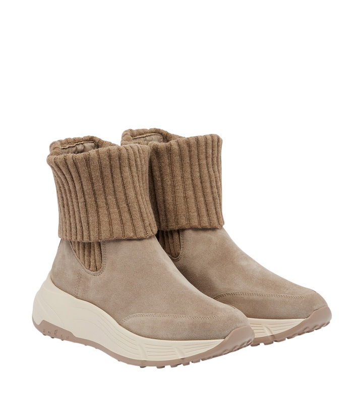 Photo: Hogan H669 suede ankle boots