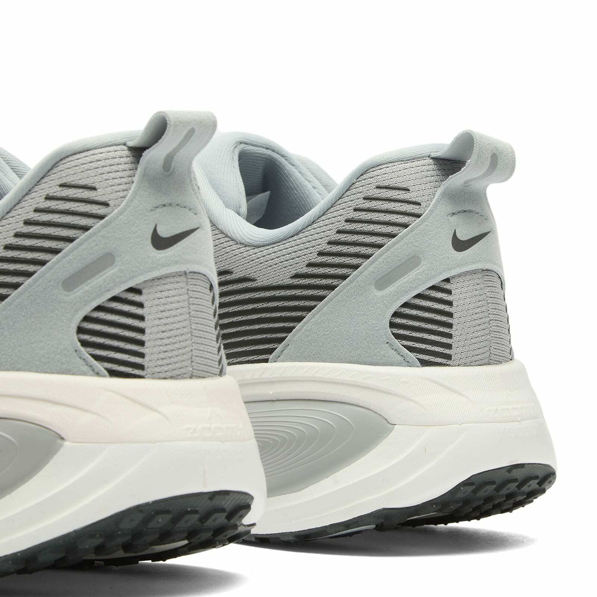 Nike Running Men's Nike Vomero 18 Sneaker in Wolf Grey/Anthracite/Pure Platinum