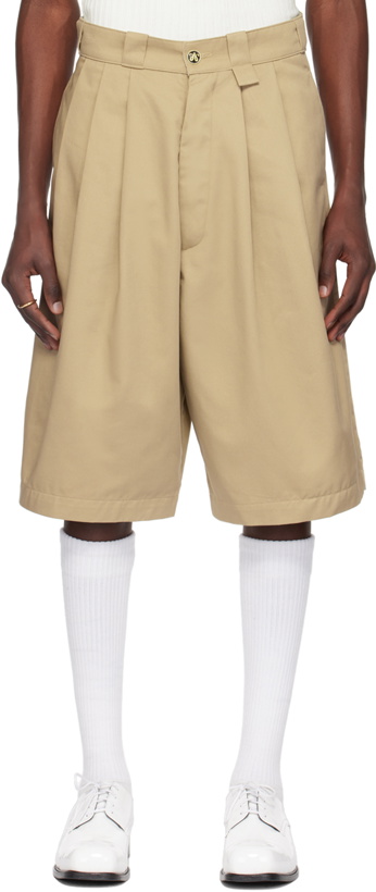 Photo: WILLY CHAVARRIA Beige Pleated Shorts
