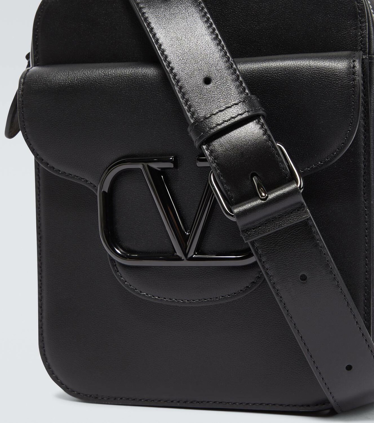 【関税込み】VALENTINO GARAVANI LOCO' CROSSBODY BAG Valentino Garavani Mini Locò Crossbody Calfskin Bag | Saks