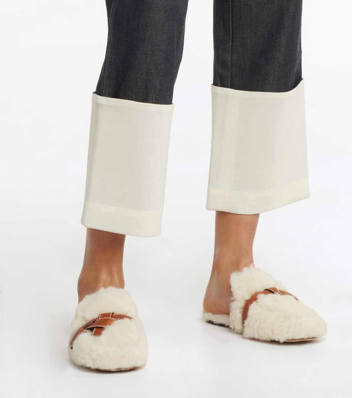 Loewe gate discount knotted leather slippers