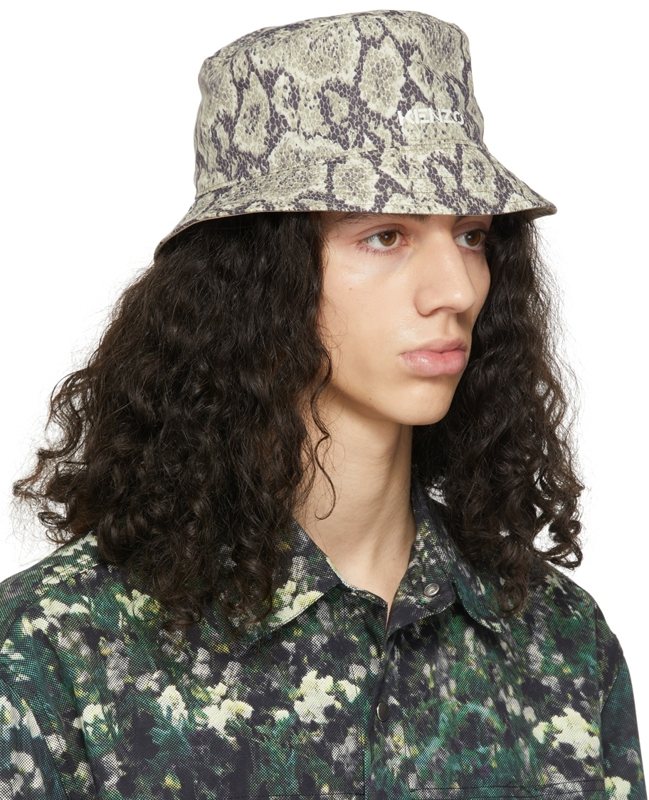 Vans Bucket Hat with Snake Print in Off White