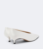Le Monde Béryl Babouche satin pumps