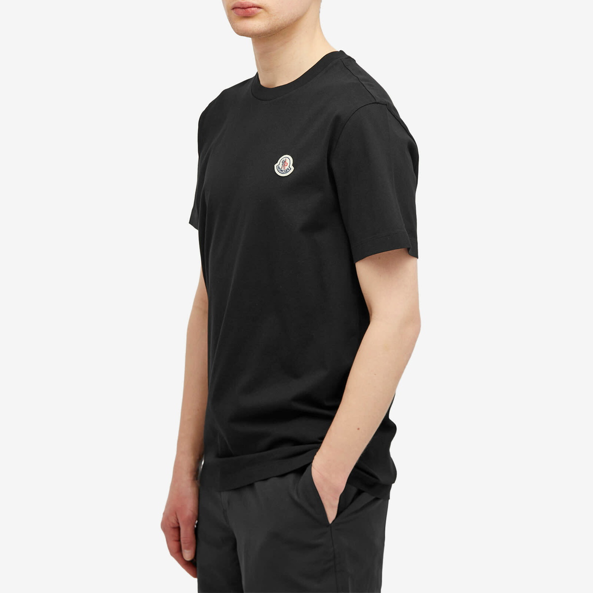 【関税込み】Moncler ブラック パッチポケット Tシャツ MONCLER モンクレール Tシャツ 8C00031 89AJU レディース