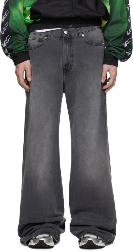 Photo: LU'U DAN Gray Phat Jeans