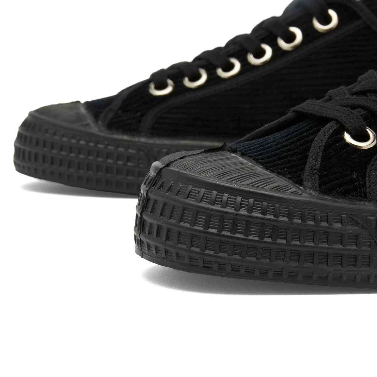 Novesta Men's Star Master Corduroy in Black