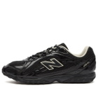 New Balance 204L Sneaker in Black