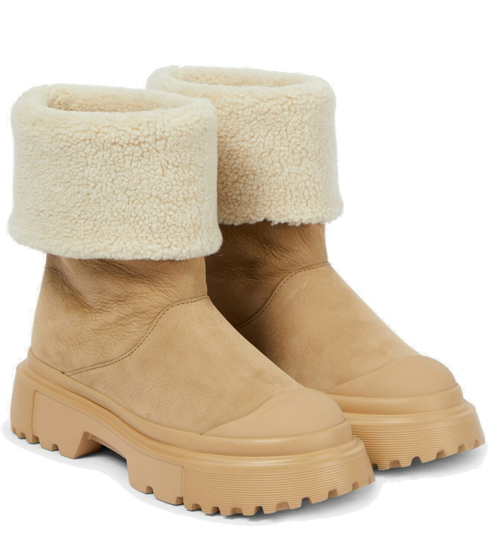 Photo: Hogan H619 faux shearling-trimmed suede ankle boots