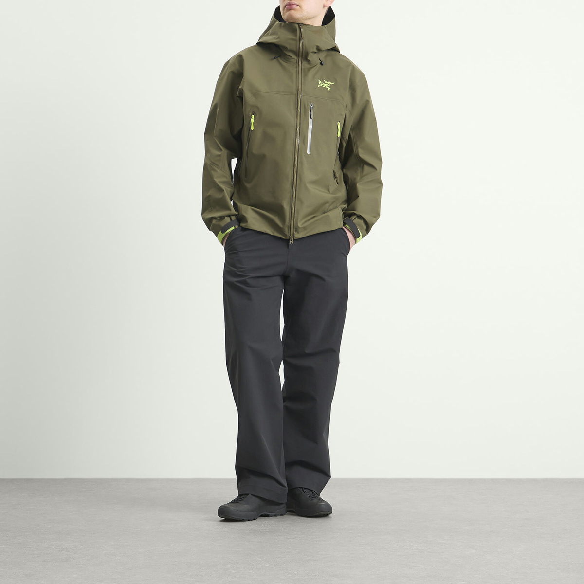 Arc'teryx Men's Beta SV Gore-Tex Jacket in Tatsu/Mantis
