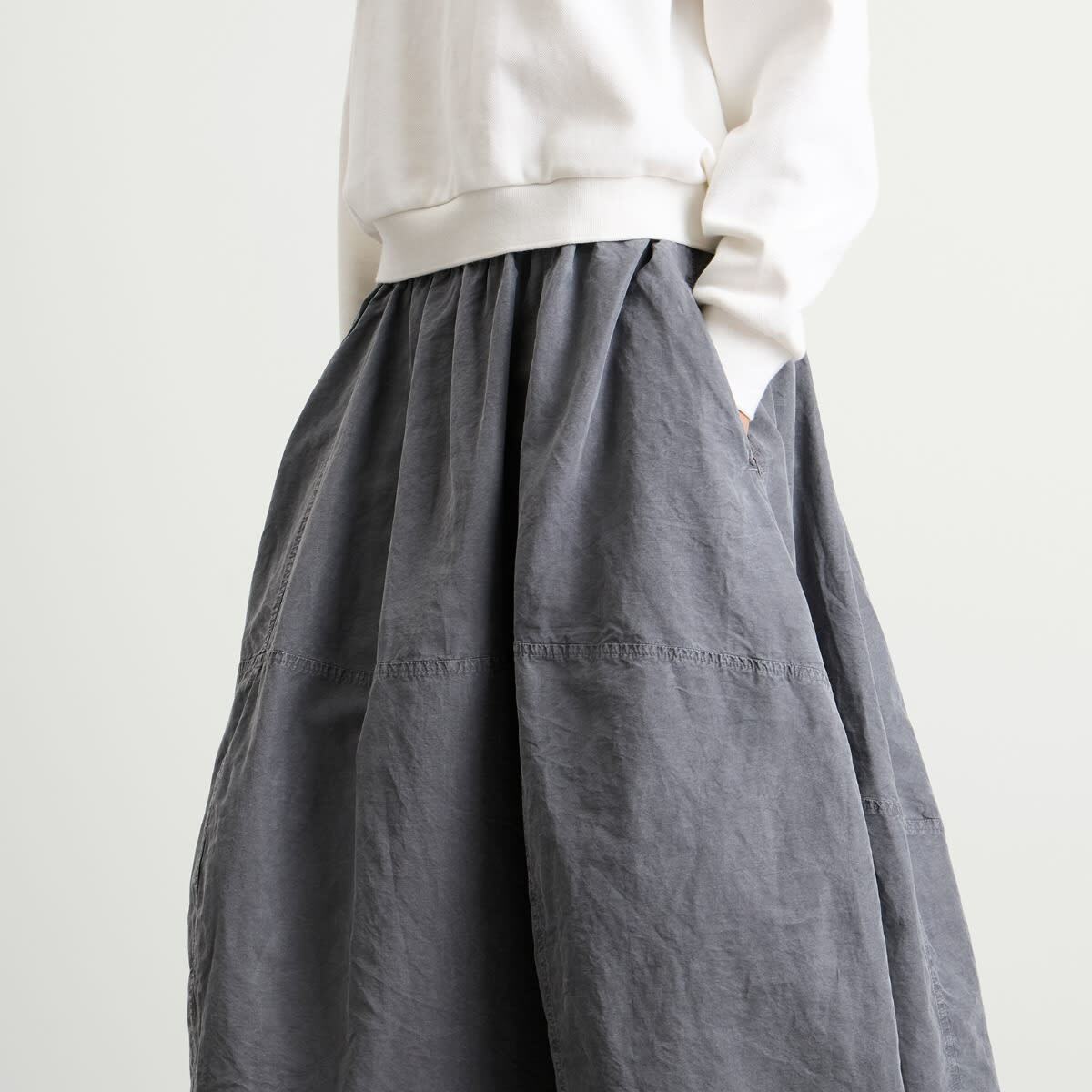 YMC Women's Parachute Midi Skirt in Charcoal