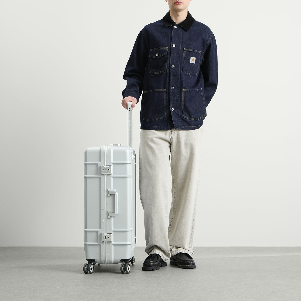 Eastpak Resist'r Luggage Case - Large in Metal Silver 