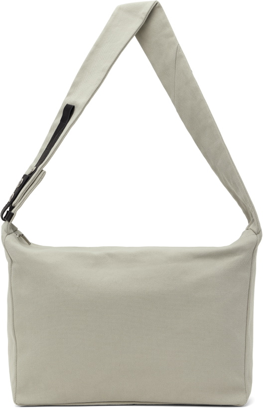 Photo: Omar Afridi Gray Oscar Bag