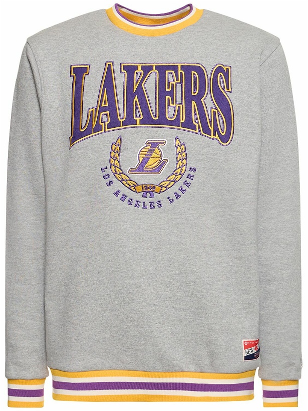 Photo: NEW ERA - Los Angeles Lakers Crewneck Sweatshirt
