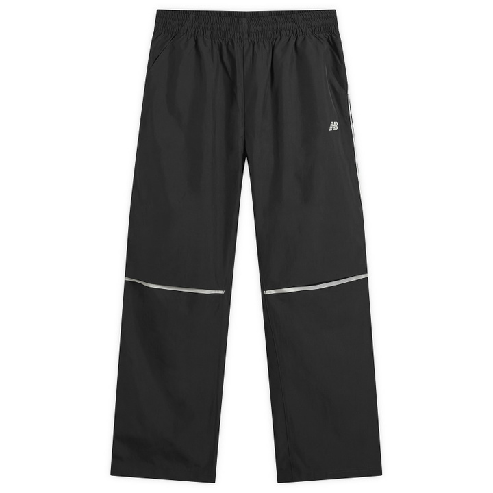 Photo: New Balance Men's Elusive Shell Pant in Black