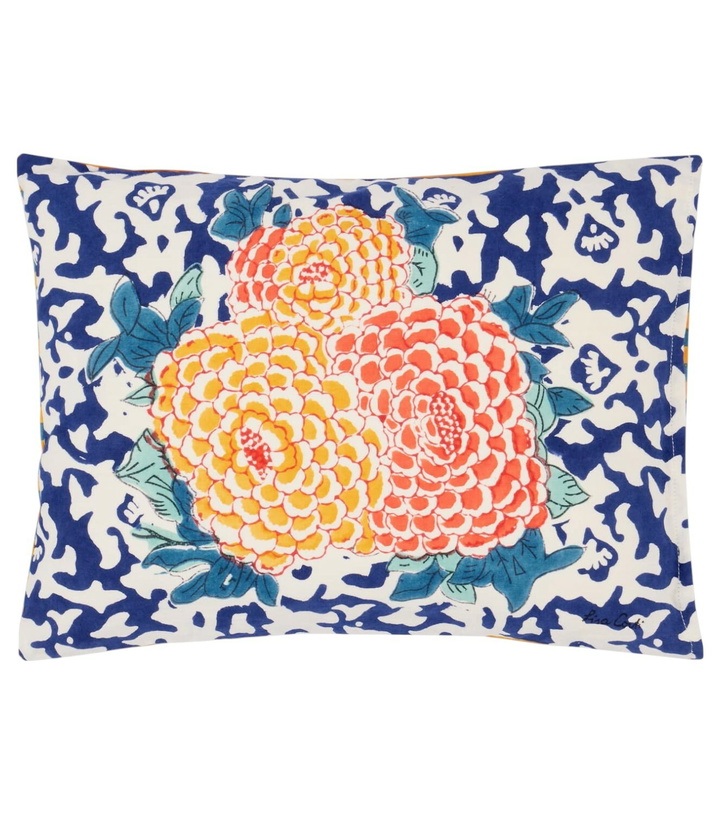 Photo: Lisa Corti Arabesque Corolla cotton cushion
