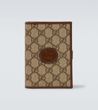 Gucci - GG Supreme passport holder