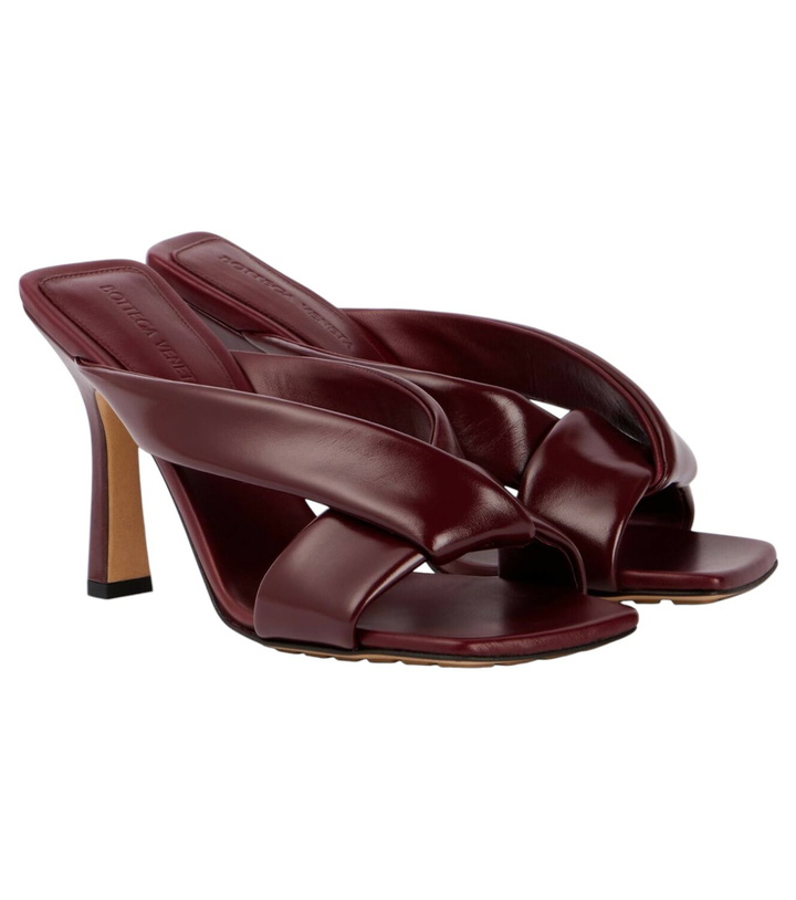 Photo: Bottega Veneta Riva 90 leather sandals