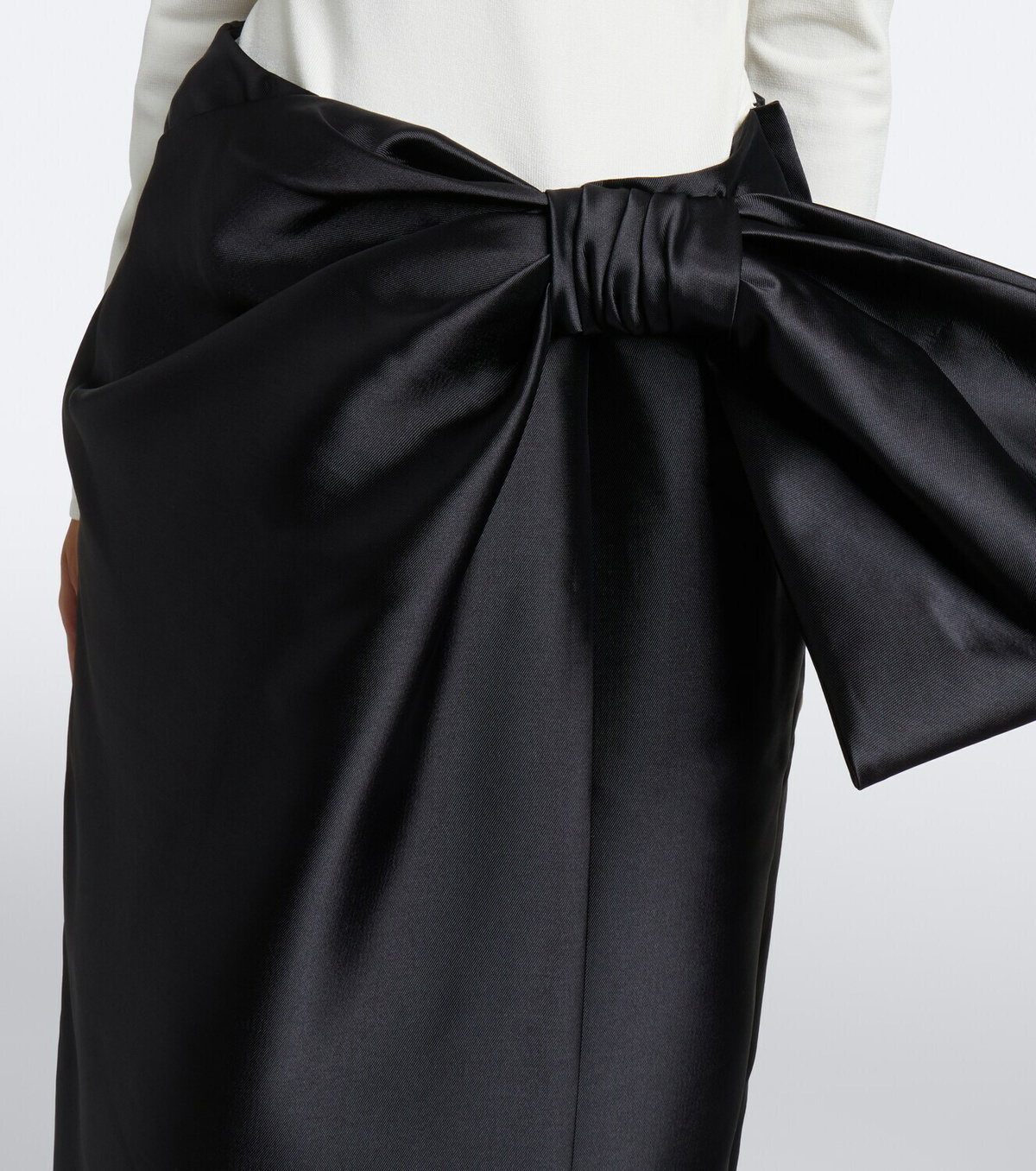 Simkhai Coralyne bow-detail knitted satin gown