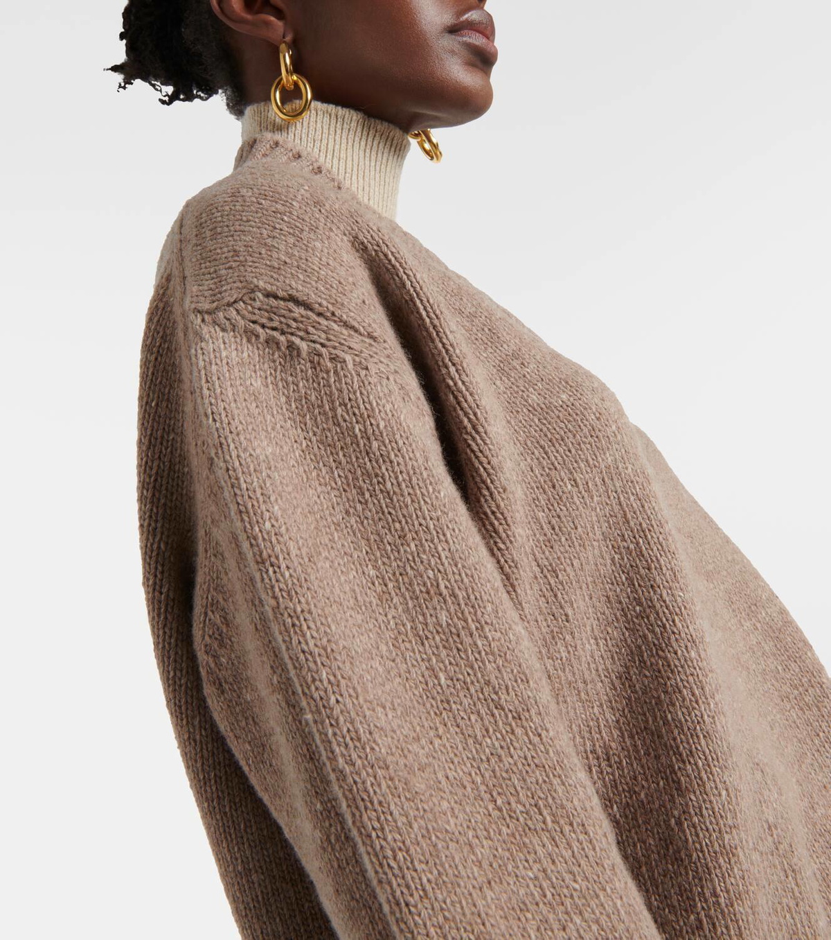 Bottega Veneta リブニット カットアウト セーター Bottega Veneta Wool Exaggerated Sleeves Sweater in Dark Green | FWRD