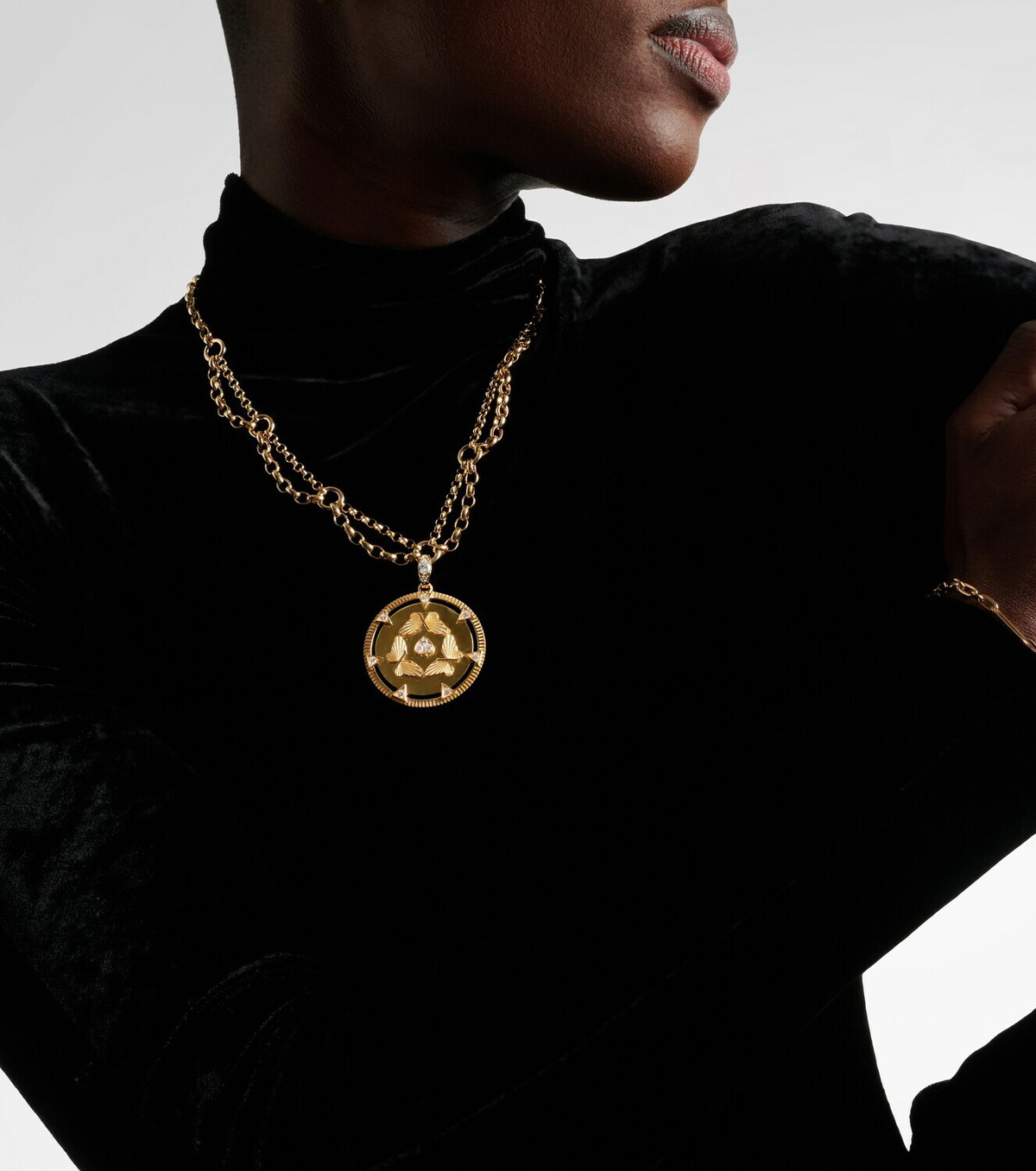 FoundRae Reverie Oversized 18k gold pendant with diamonds