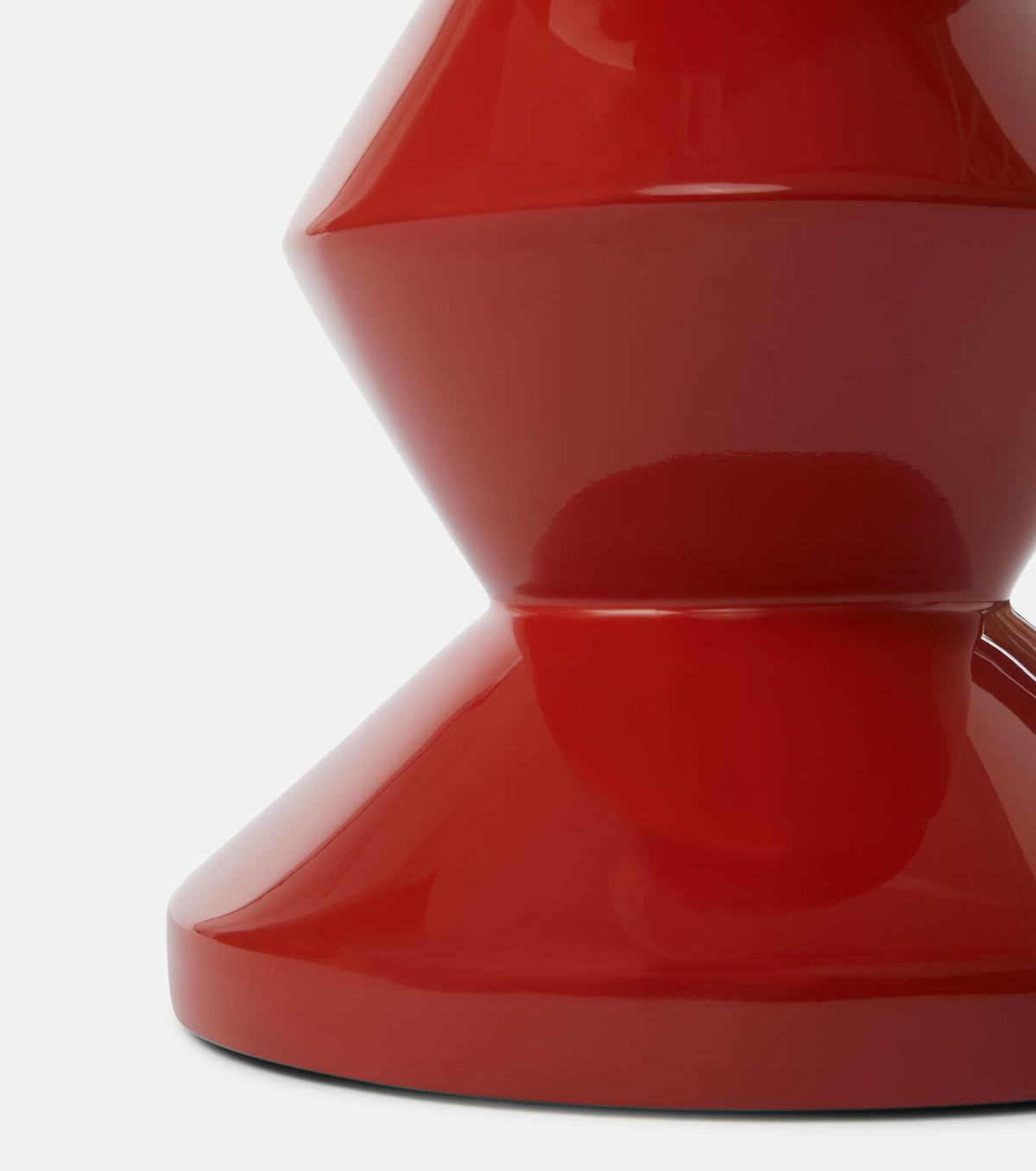 Polspotten Zig Zag lacquered stool